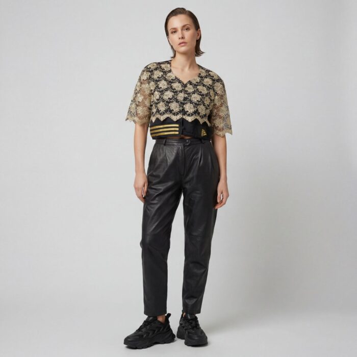 Veste de tailleur Adidas reworked par Aliona Sama avec dentelle dorée