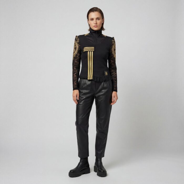 Haut Adidas reworked avec dentelle dorée dos nu zoom avant avec mannequin